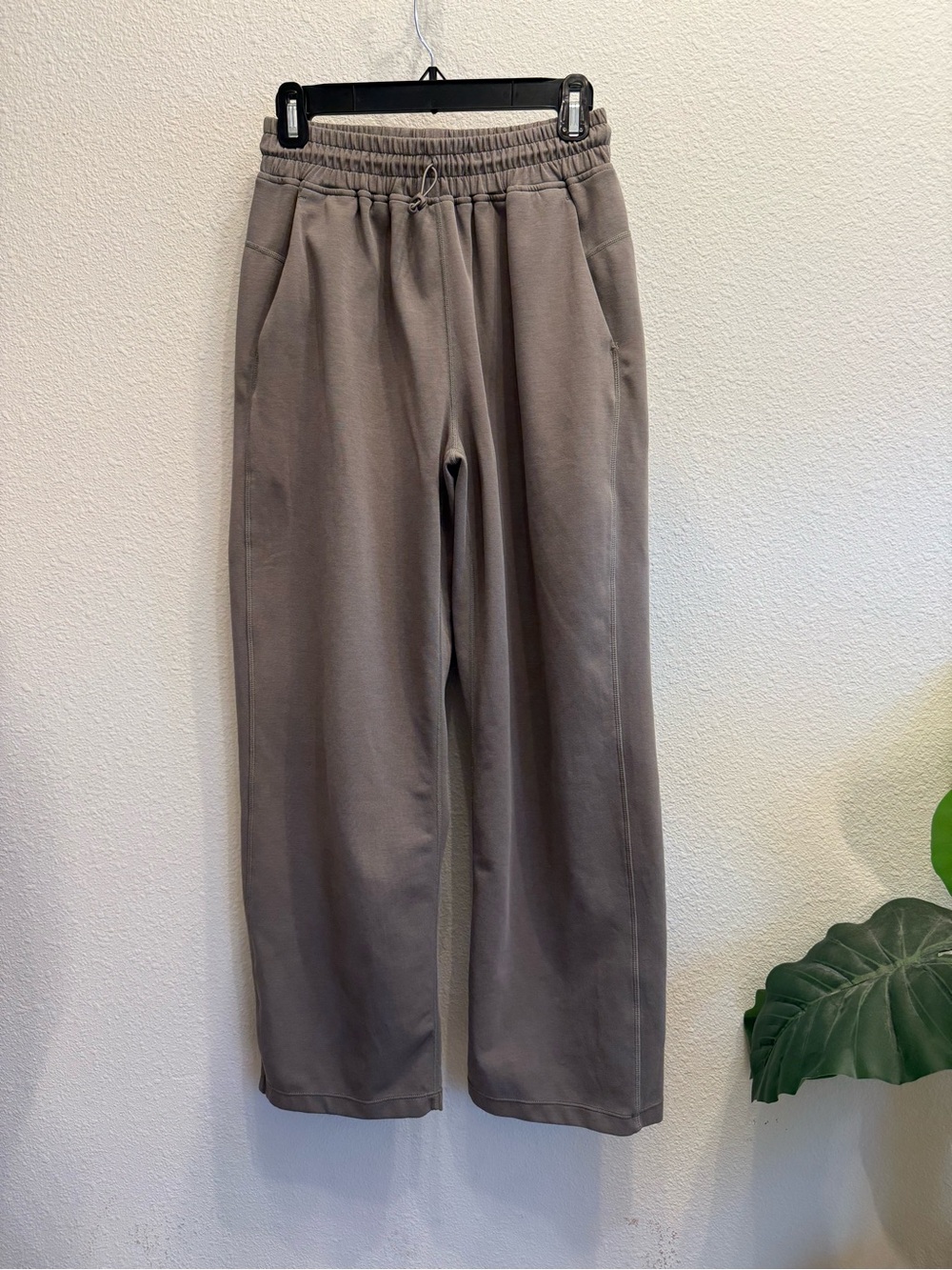 Lululemon Softstreme High-Rise Wide-Leg Pant Size 6